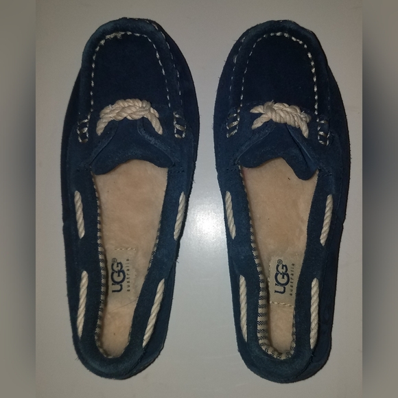 GUC UGG Australia Toddler Slippers - Picture 3 of 10